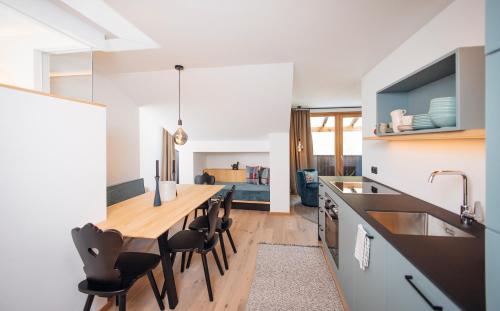 Neu Renovierte Ferienwohnungen Im Hotel Hirschentenne — Stams