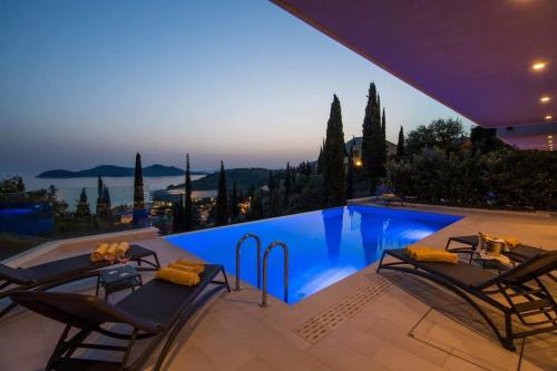 Brand New Contemporary Villa With Infinity Pool