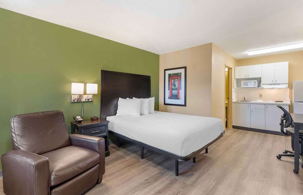 Extended Stay America Select Suites St. Louis Westport E Lackland Rd - photo 9