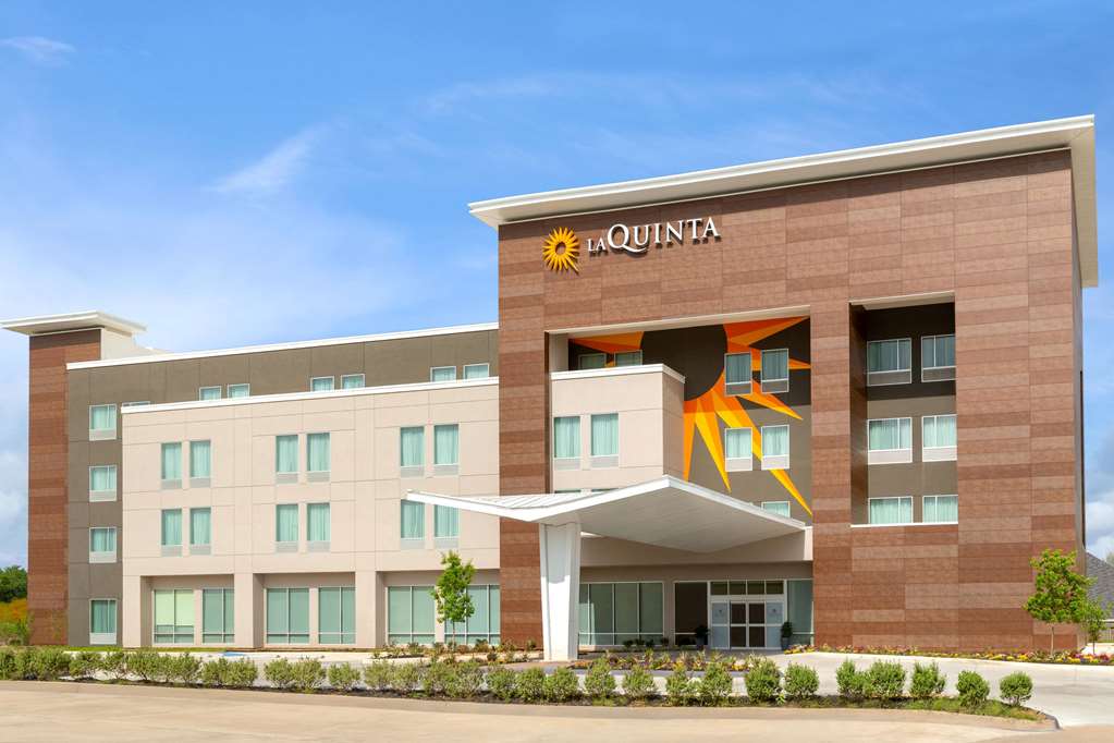La Quinta Inn & Suites by Wyndham Richmond Sugarland - featured photo