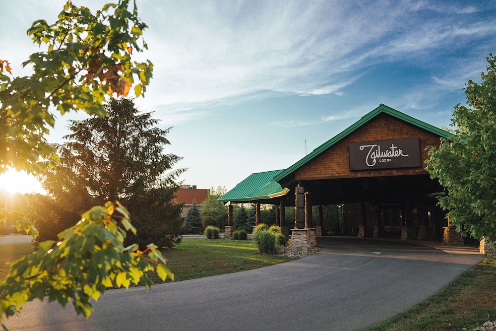 Tailwater Lodge Altmar Tapestry Collection by Hilton - photo 210