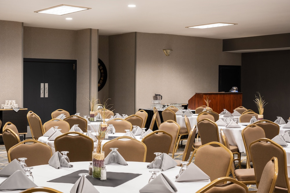 Holiday Inn Ontario by IHG - photo 38