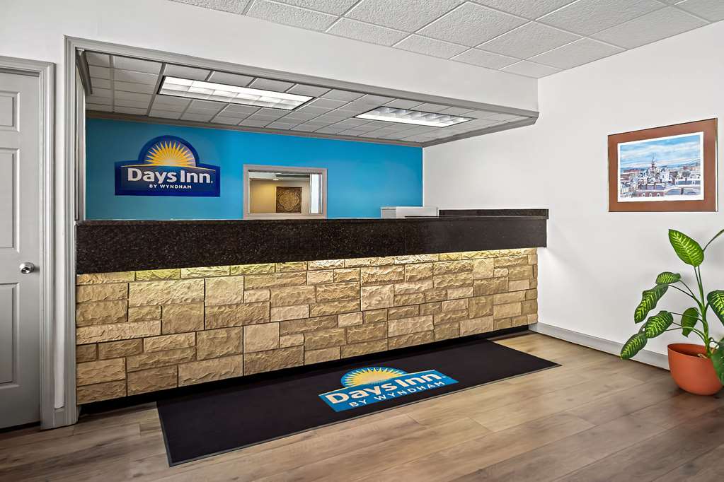 Days Inn by Wyndham Dubuque - photo 8
