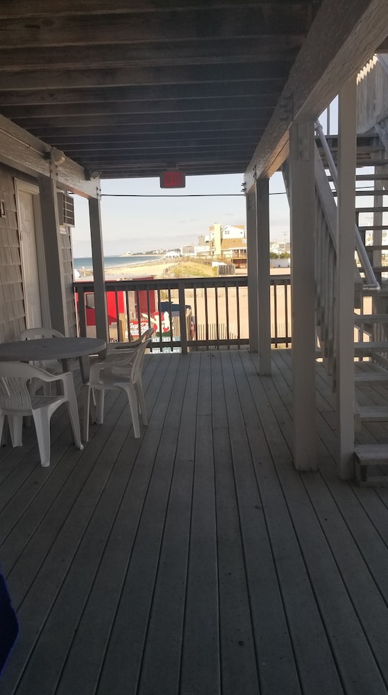 Sandcastle Beachfront Inn - photo 21