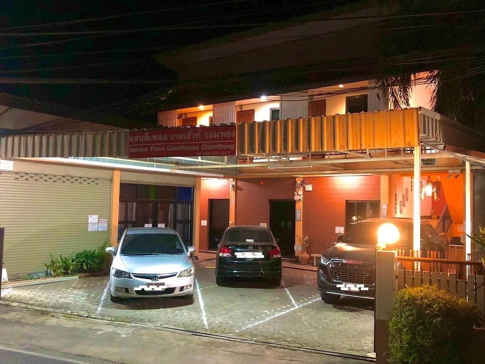 Sandee Place Chomthong in Chom Thong, Thailand
