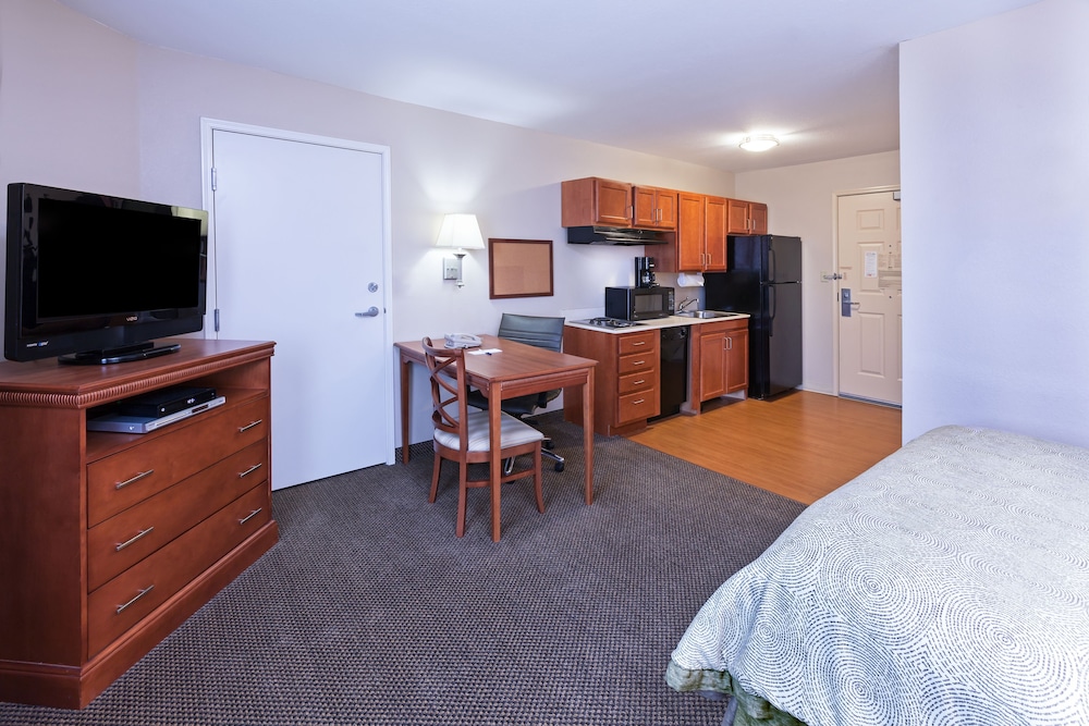 Candlewood Suites Owasso by IHG - photo 11
