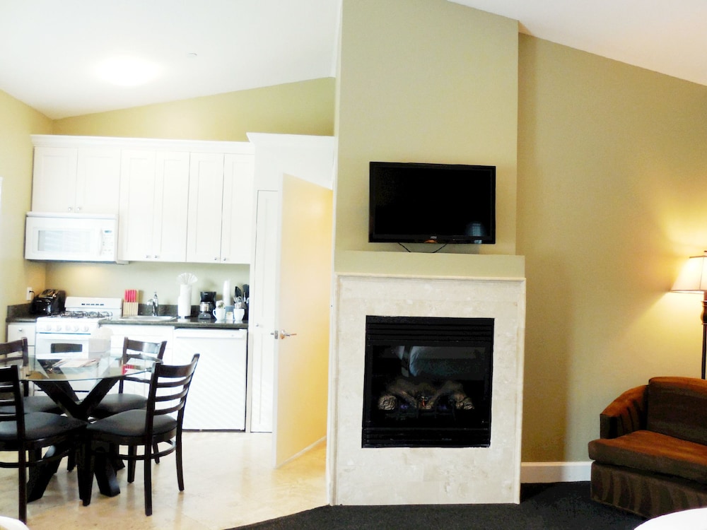 Sea Breeze Inn And Cottages - photo 43