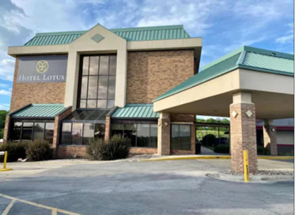 Hotel Lotus - photo 2