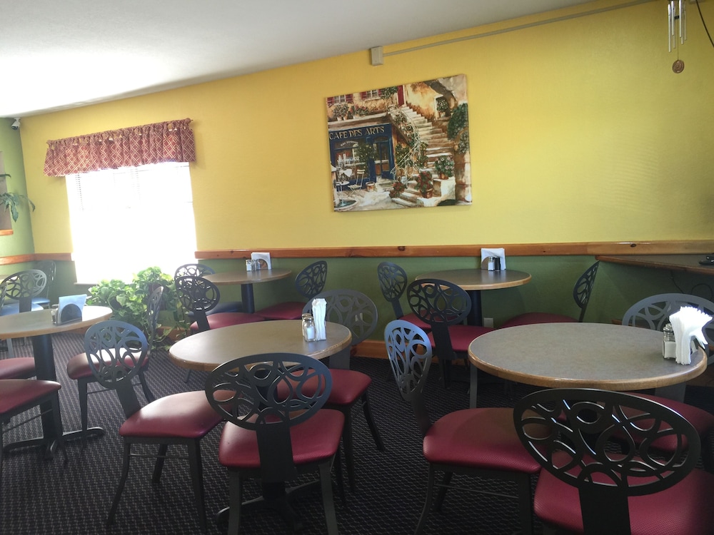 Americas Best Value Inn Garden City - photo 22