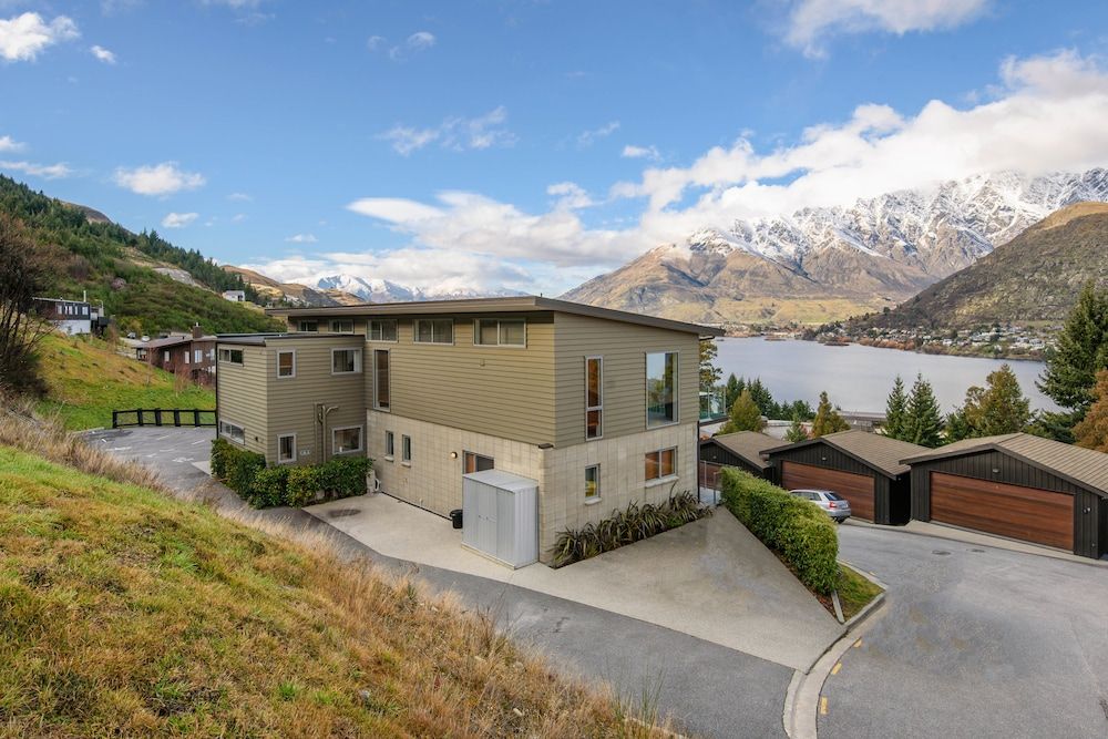 Quaint Sanctuary on Quartz in Queenstown, New Zealand