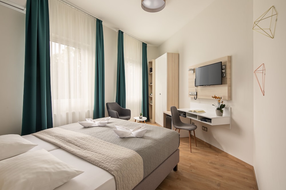 Kristály Hotel — Keszthely — photo 5