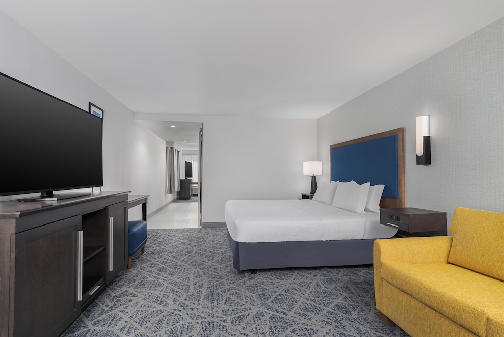Hampton Inn Pawtucket - photo 17