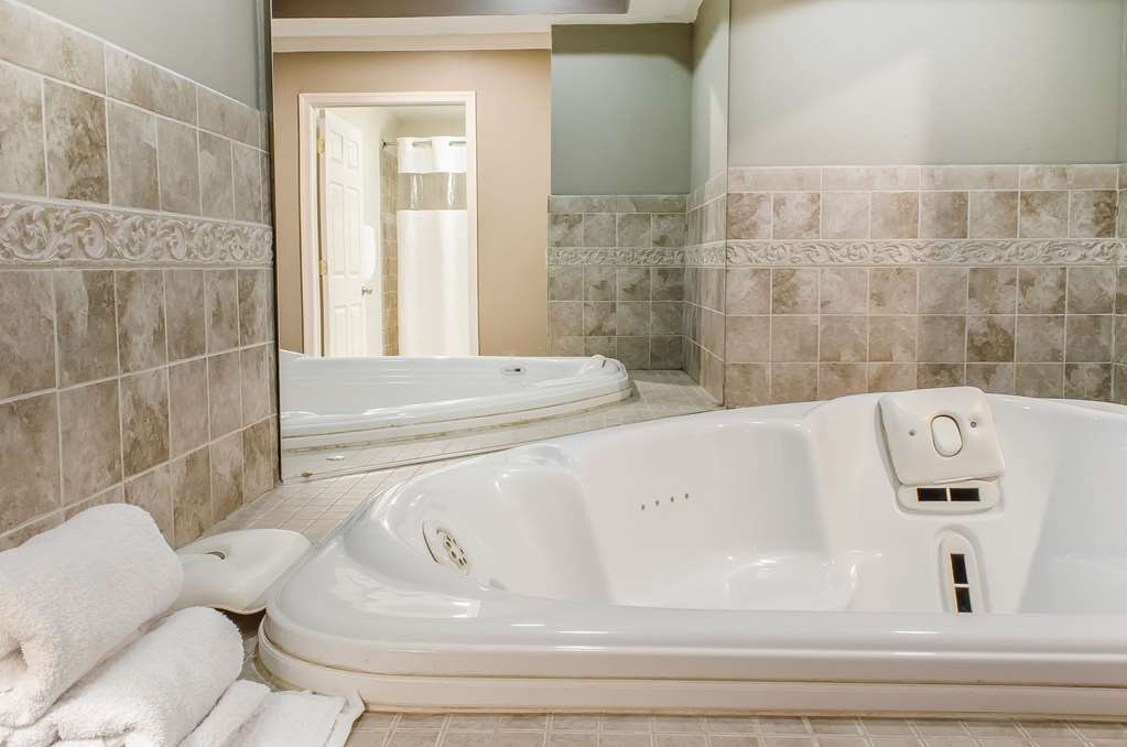 Rodeway Inn Allentown South - photo 23