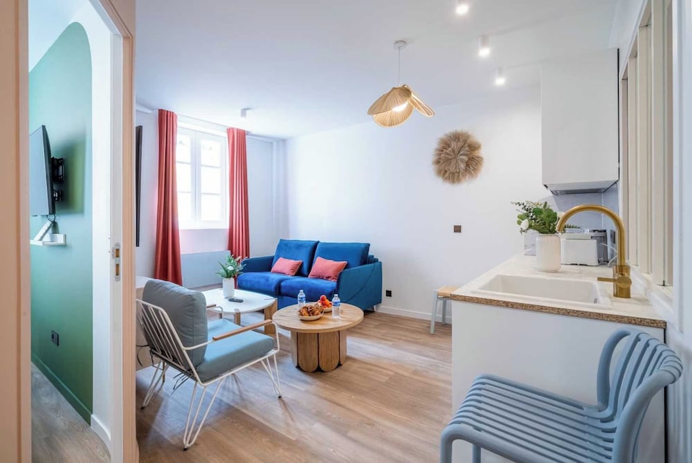Beautiful 2bdr Flat Hyper Centre St Tropez — 4-Star Luxury Hotel in Saint-Tropez, France