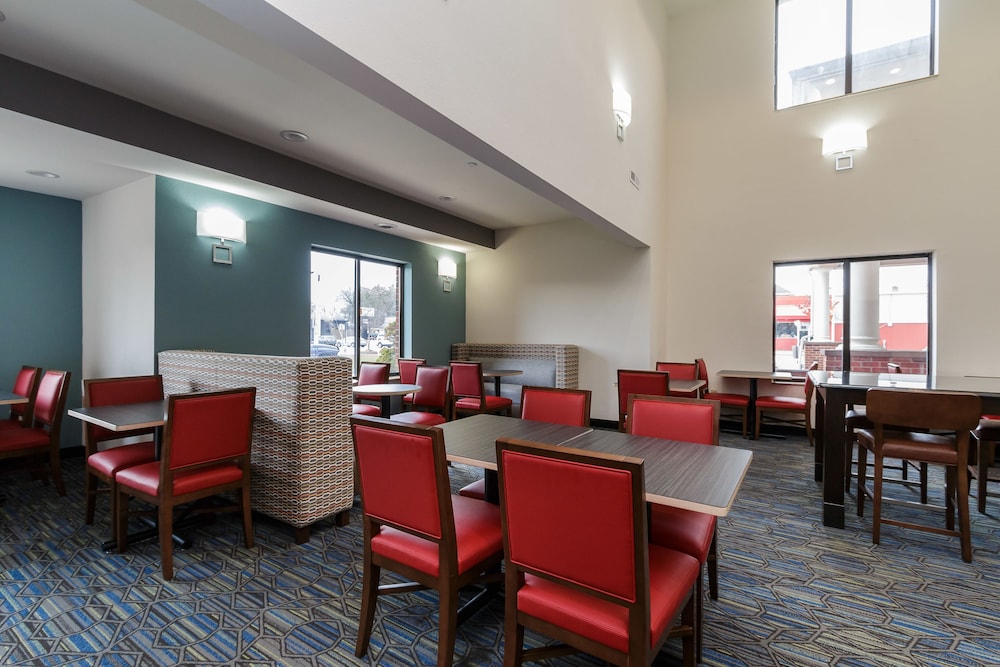 Holiday Inn Express Hotel & Suites South Bend by IHG - photo 69