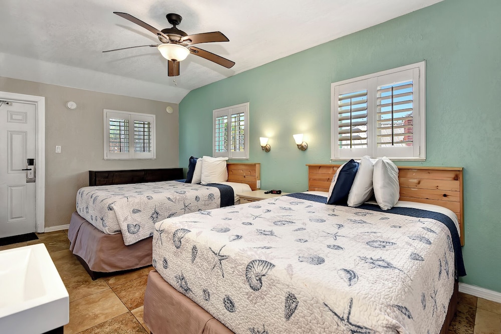 Shoreline Suites & Cabana Cottages - photo 27