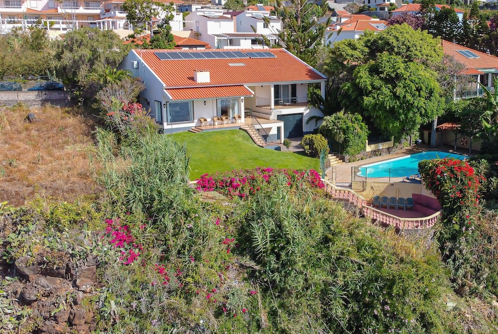 Villa Albatroz — 4-Star Luxury Hotel in Canico, Portugal