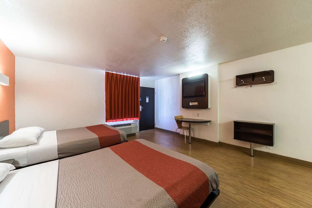 Motel 6 Uvalde TX - photo 12