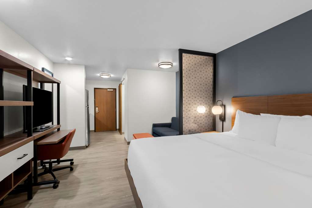 Everhome Suites Glendale Sports Entertainment District - photo 15