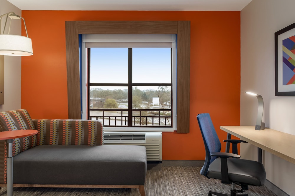 Holiday Inn Express & Suites Mt. Pleasant by IHG - photo 12