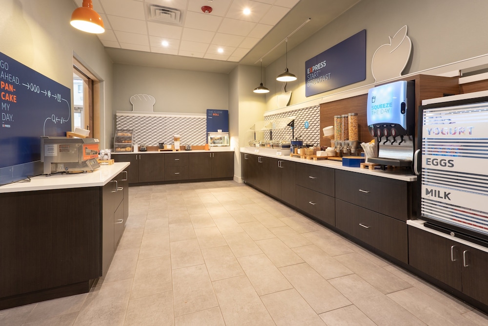 Holiday Inn Express & Suites Firestone Longmont by IHG - photo 32