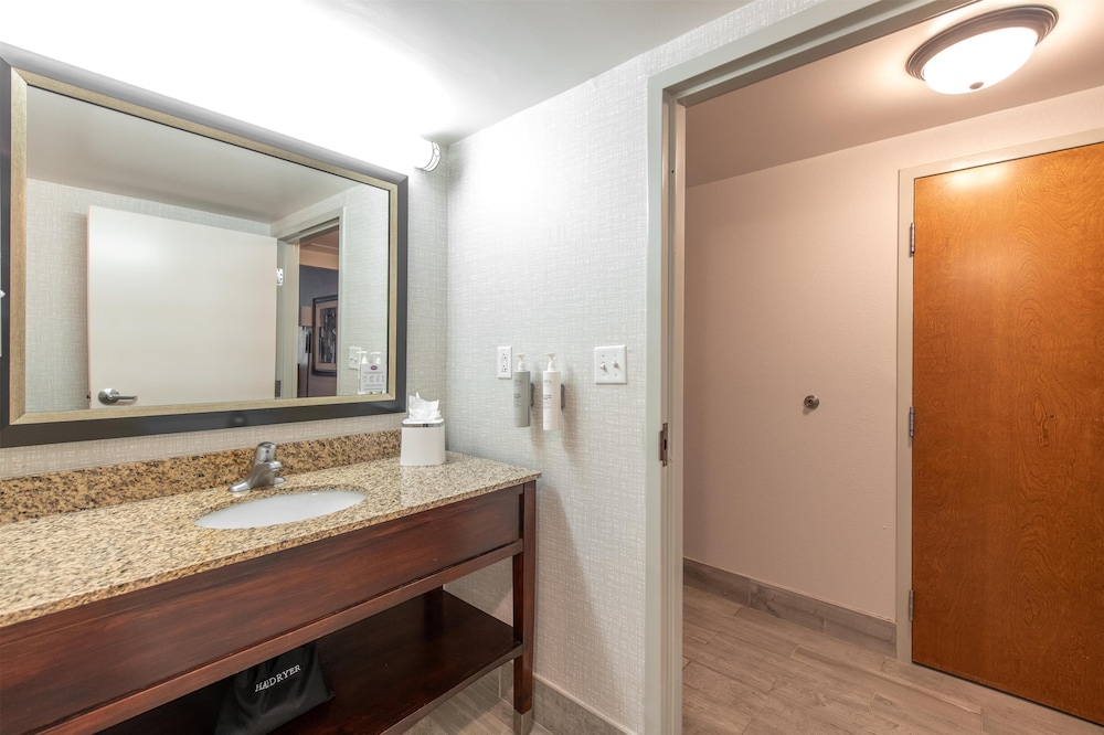 Hampton Inn Newport News Yorktown - photo 17