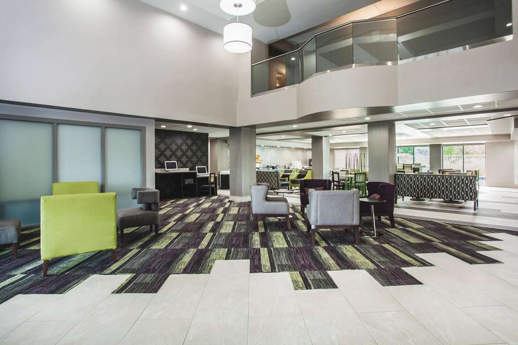 La Quinta Inn & Suites by Wyndham Clearwater South - photo 8