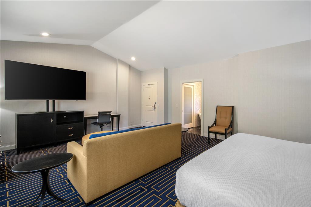 Best Western Plus Palm Court Hotel - photo 14