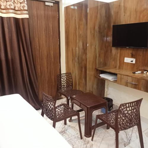 Hotel Vijaya - last minute hotel in Khurja