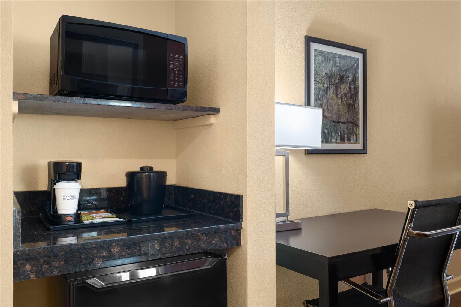 La Quinta Inn & Suites by Wyndham Florence - photo 68