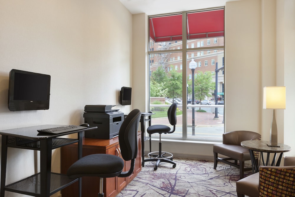 Residence Inn Alexandria Old Town South at Carlyle - photo 33