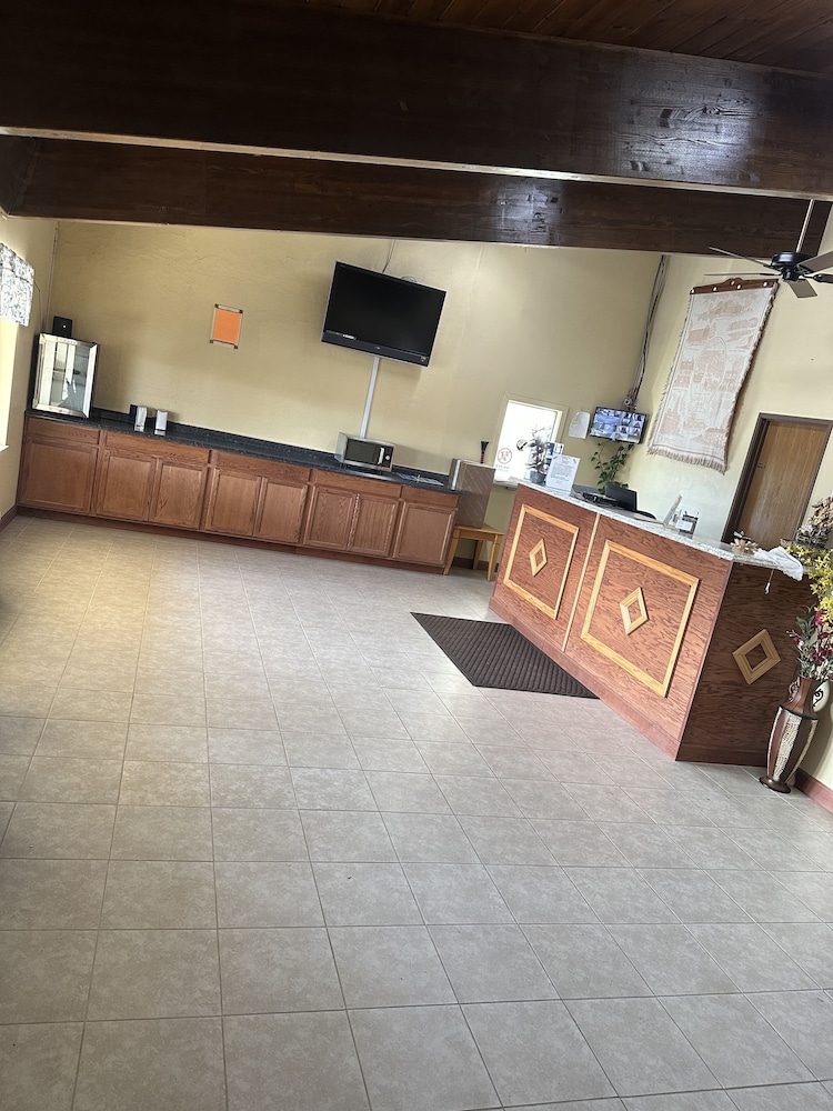Rodeway Inn Zanesville OH - photo 3