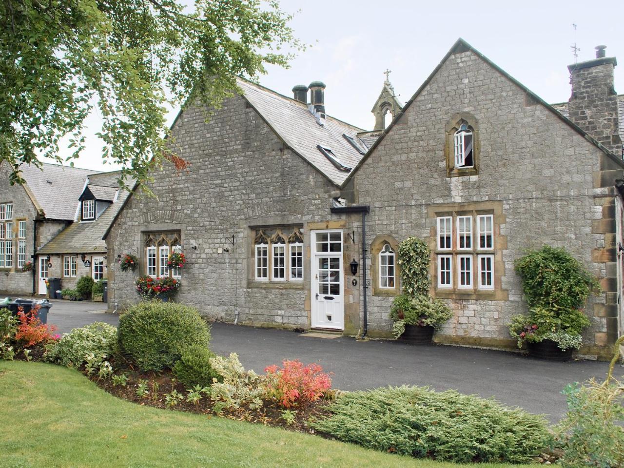 The Old School House — 4-Star Luxury Hotel in Tideswell, United Kingdom