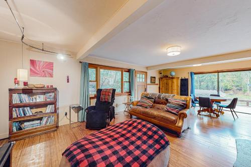 Little Sand Creek Chalet — 4-Star Luxury Hotel in Sandpoint, United States