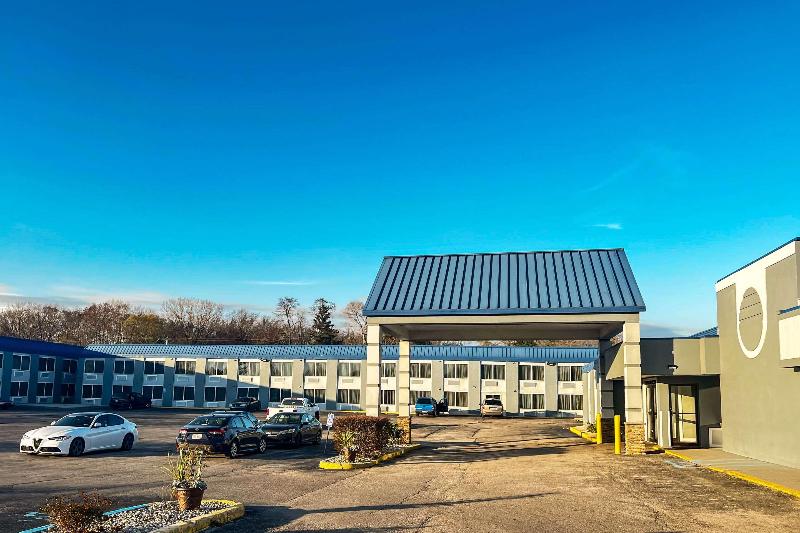 Days Inn by Wyndham Muskegon - photo 2