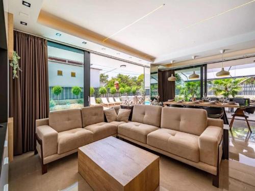 Villa Alpha Four Bedroom Villa with Swimming Pool — 4-Star Luxury Hotel in Rab, Croatia