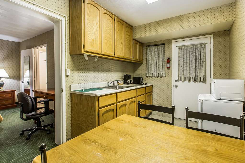 Quality Inn Near China Lake Naval Station - photo 12