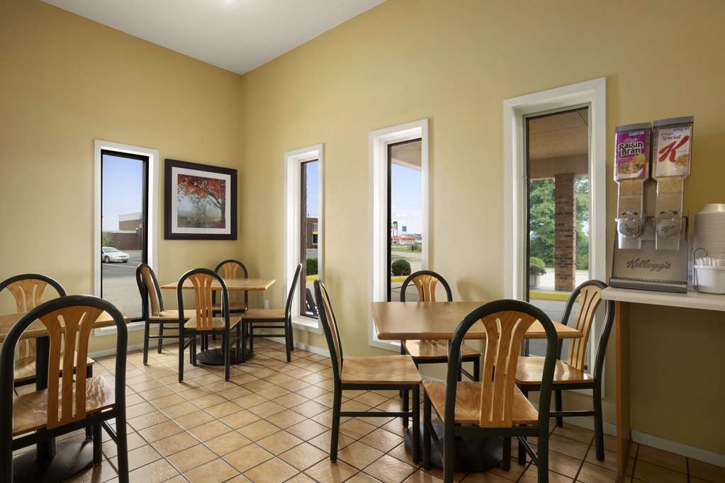 Super 8 by Wyndham Marion - photo 15