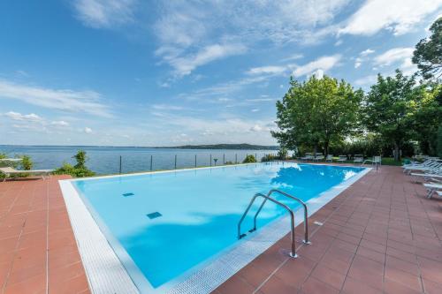 Appartamento Gardazzurro — 4-Star Luxury Hotel in Padenghe Sul Garda, Italy