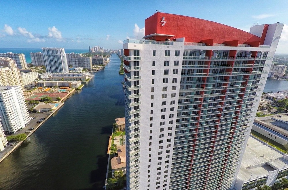 Bwalk Resort Rentals — hotel in Hallandale Beach