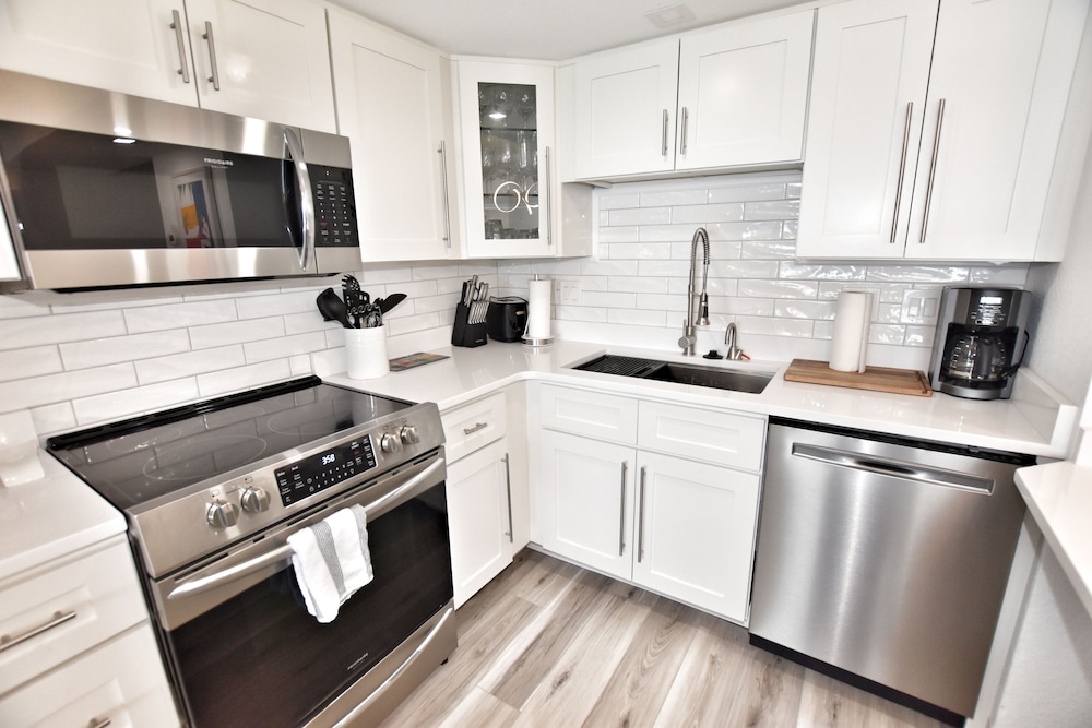 0607 Waters Edge Resort 1 Bedroom Condo by Redawning - photo 11
