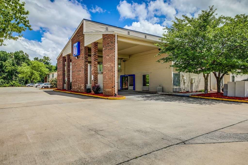 Motel 6 Greensboro NC Airport - featured photo