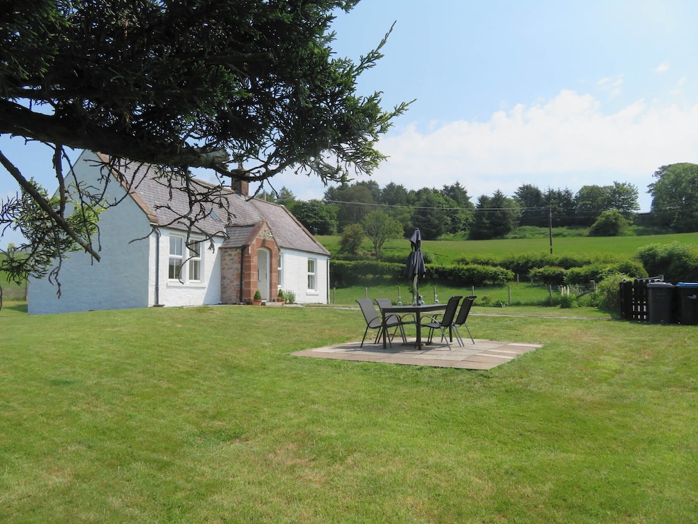 Marr Cottage — 4-Star Luxury Hotel in Thornhill, United Kingdom