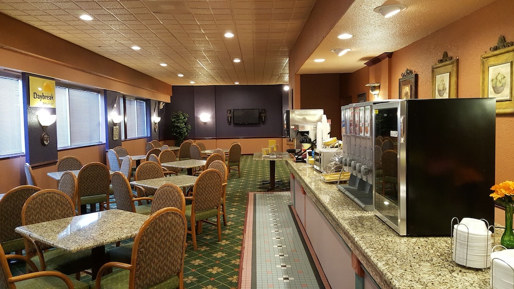 Days Inn by Wyndham Durham Near Duke University - photo 64