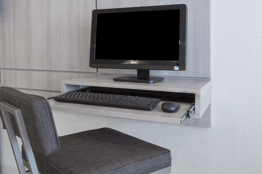 Microtel Inn & Suites by Wyndham Modesto Ceres - photo 17