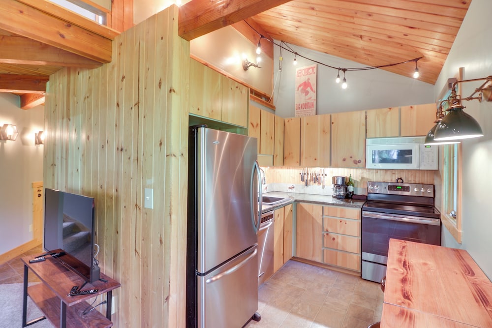 Cozy Resort Condo about 2 Mi to Whitefish Mtn Resort in Whitefish, United States