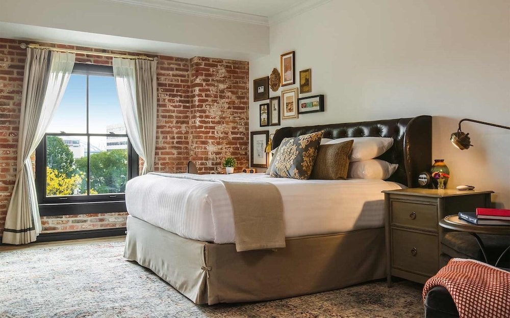 The Charmant Hotel - photo 8