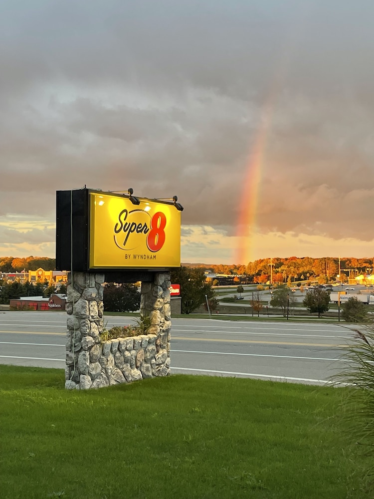 Super 8 by Wyndham Petoskey - photo 19