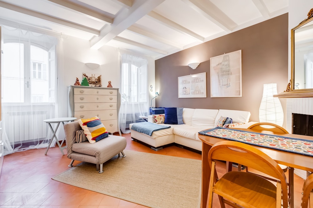 Campo de' Fiori appartamento via di Grotta Pinta — 4-Star Luxury Hotel in Rome, Italy