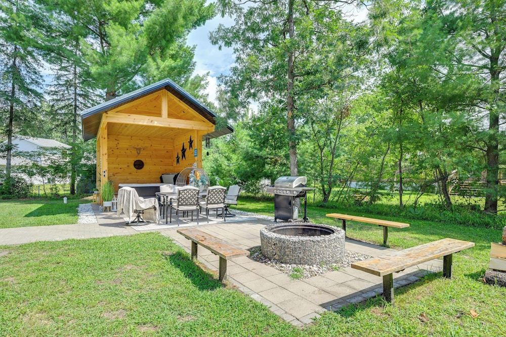 Private Hot Tub Deck Group Getaway In Friendship — Friendship
